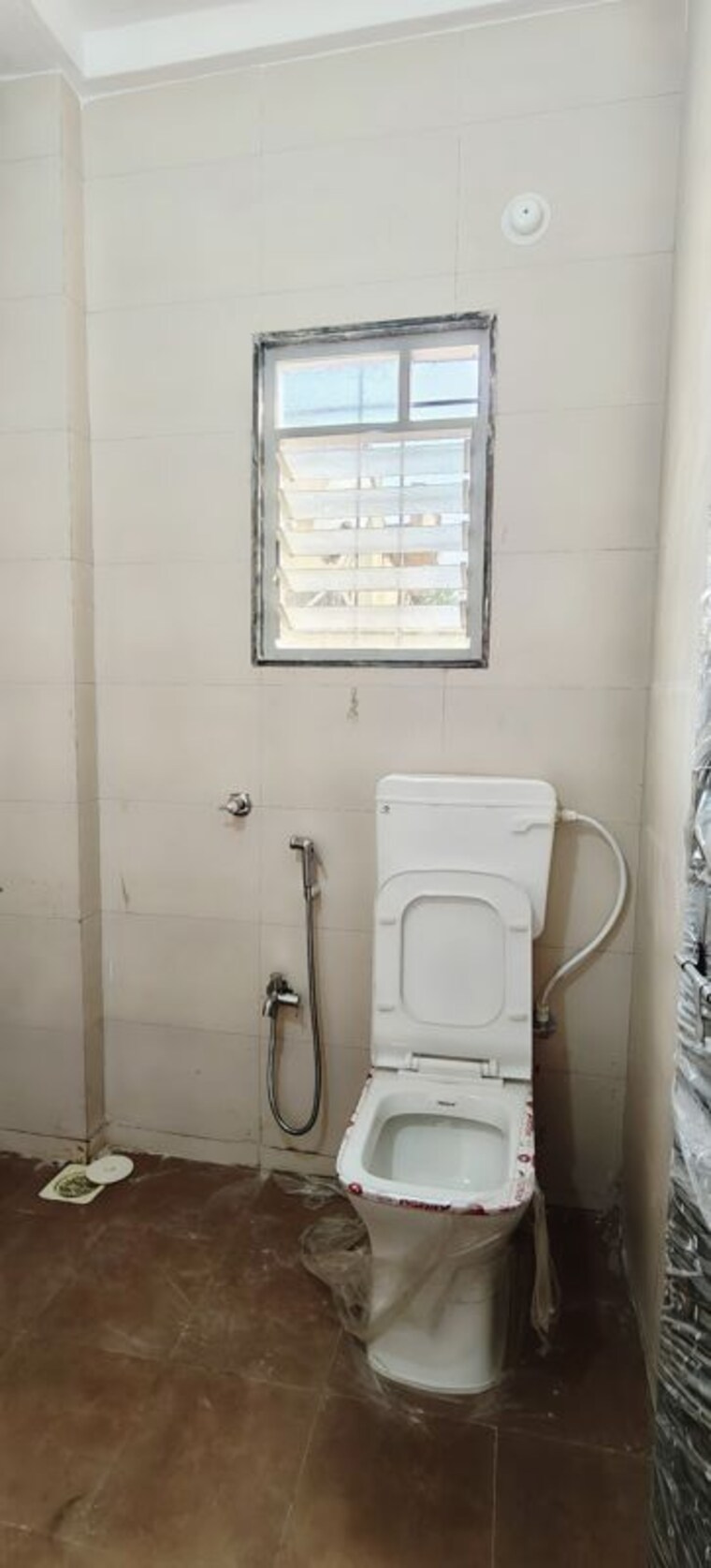 Bathroom, wadgaon sheri 1.5 Bedroom 800 Sq.Ft. Apartment In Wadgaon Sheri Pune 10439241