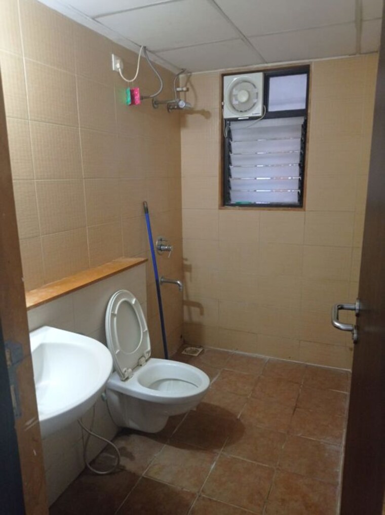 Bathroom, pride-platinum 3 Bedroom 1450 Sq.Ft. Apartment In Baner Pune 10439224