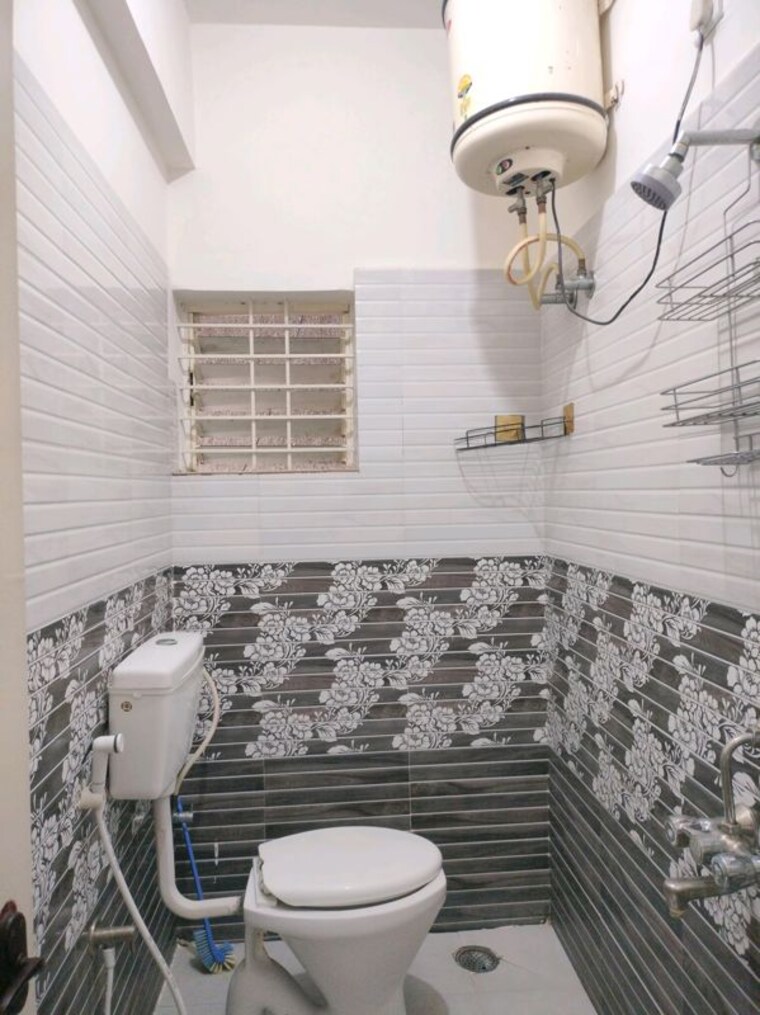 Bathroom, hsr layout 1 Bedroom 600 Sq.Ft. Builder Floor In Hsr Layout Bangalore 10439246