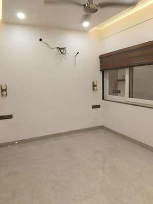 Room in 3 BHK Apartment at Sarita Vihar – for Rent