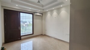 Room in 3 BHK Builder Floor at Sector 46 – for Rent
