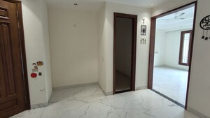 Room in 3 BHK Builder Floor at Sector 46 – for Rent