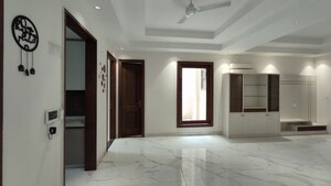Room in 3 BHK Builder Floor at Sector 46 – for Rent