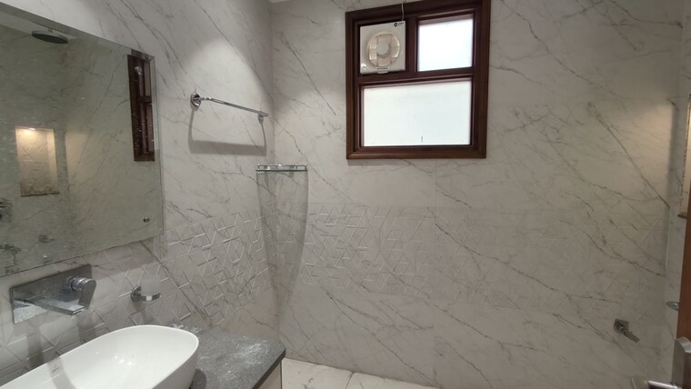 Bathroom, sector 46 3 Bedroom 2550 Sq.Ft. Builder Floor In Sector 46 Gurgaon 10439266