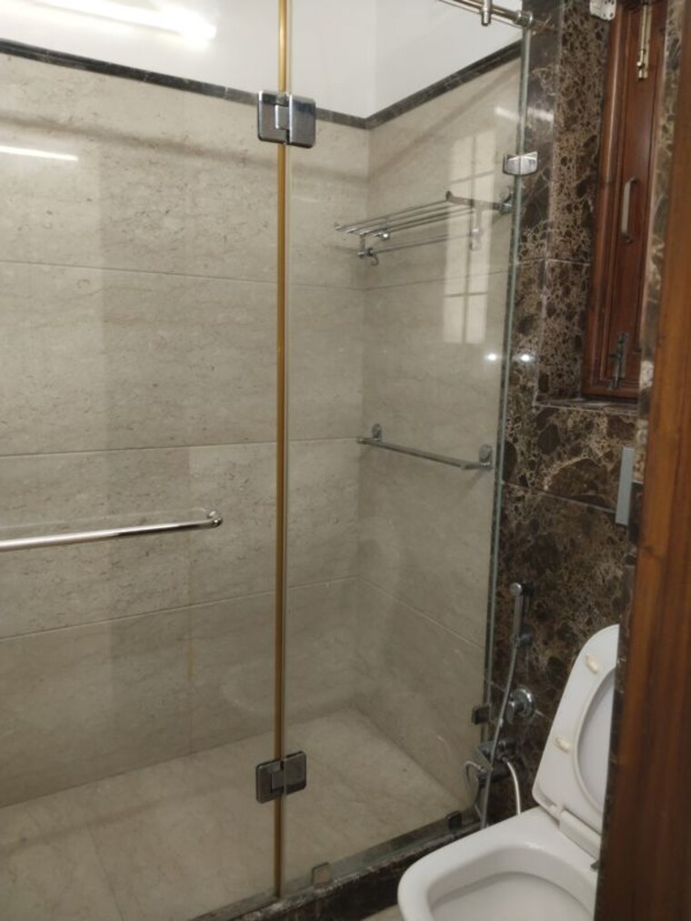 Bathroom, sarita vihar 4 Bedroom 2250 Sq.Ft. Apartment In Sarita Vihar Delhi 10439290