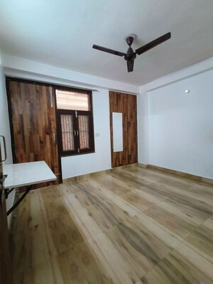Room in 2 BHK Builder Floor at Neb Sarai – for Rent