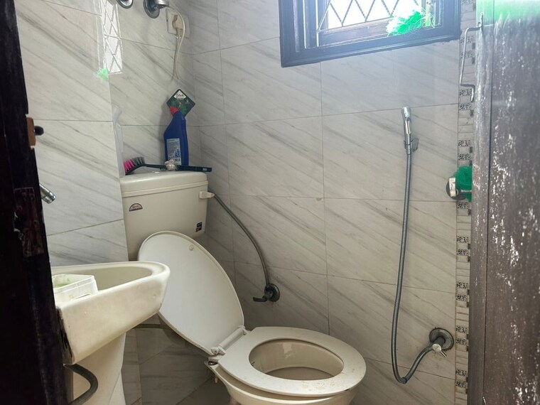 Bathroom, neb sarai 2 Bedroom 850 Sq.Ft. Builder Floor In Neb Sarai Delhi 10439311
