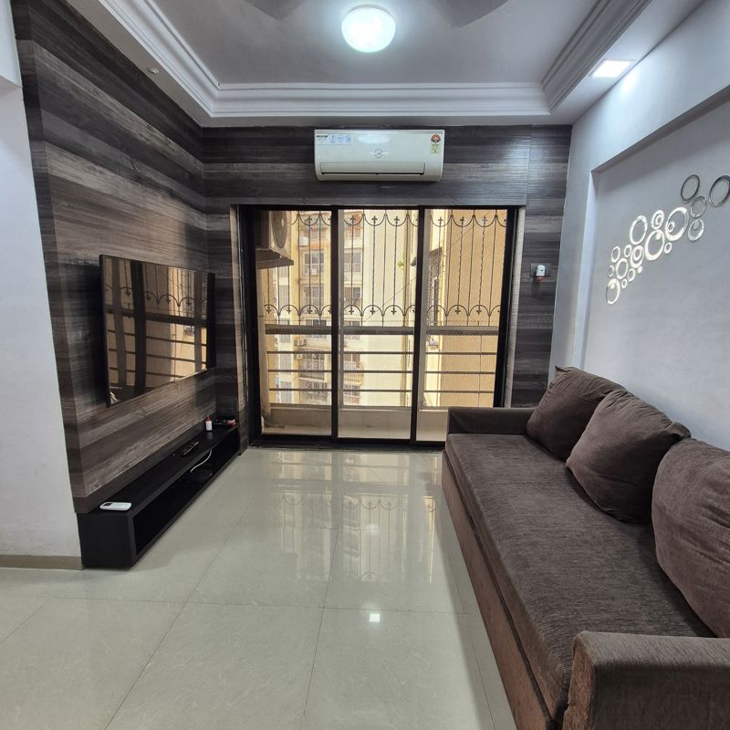 1 BHK 450 Sq.Ft. Apartment in Romell Empress