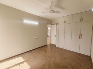 Room in 3 BHK Apartment at Signature Global City 63A, Sector 63a – for Rent