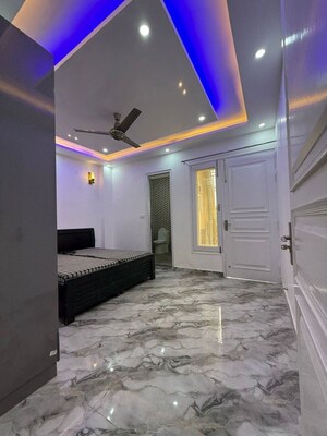 Room in 4 BHK Builder Floor at Saket – for Rent