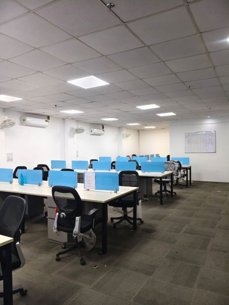 Team Area, sector 63 Commercial Office Space 2500 Sq.Ft. In Sector 63 Noida 10439356