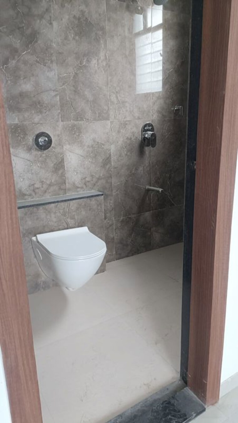 Bathroom, unique-youtopia 3 Bedroom 1000 Sq.Ft. Apartment In Kharadi Pune 10439373