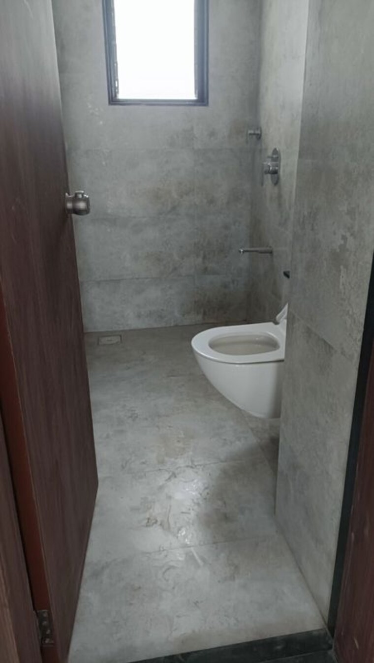 Bathroom, unique-youtopia 3 Bedroom 1000 Sq.Ft. Apartment In Kharadi Pune 10439373