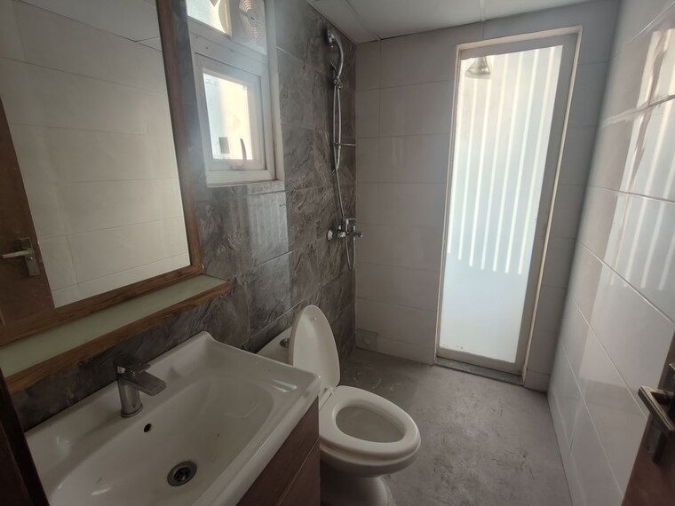 Bathroom, tulip-yellow 3 Bedroom 1704 Sq.Ft. Apartment In Sector 69 Gurgaon 10439372