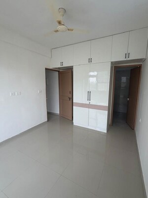 Room in 2 BHK Apartment at Pyramid Midtown, Sector 59 – for Rent