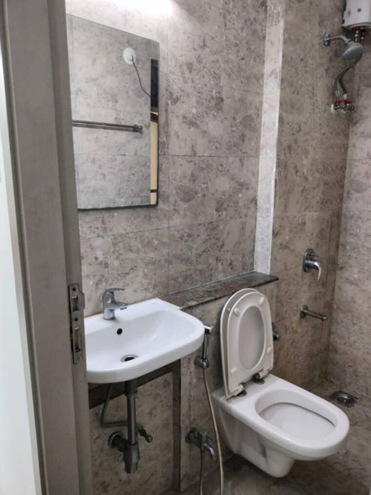 Bathroom, sheth-vasant-oasis 1 Bedroom 550 Sq.Ft. Apartment In Andheri East Mumbai 10439386
