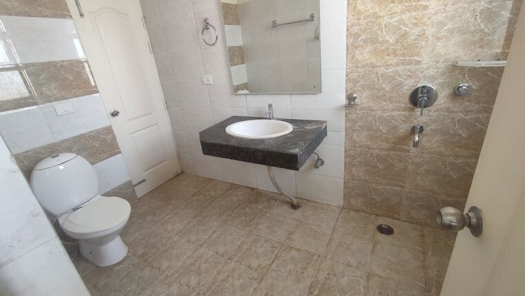 Bathroom, eldeco-city-breeze 3 Bedroom 1500 Sq.Ft. Apartment In Iim Road Lucknow 10439417