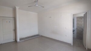 Room in 3 BHK Apartment at Eldeco City Breeze, Iim Road – for Rent