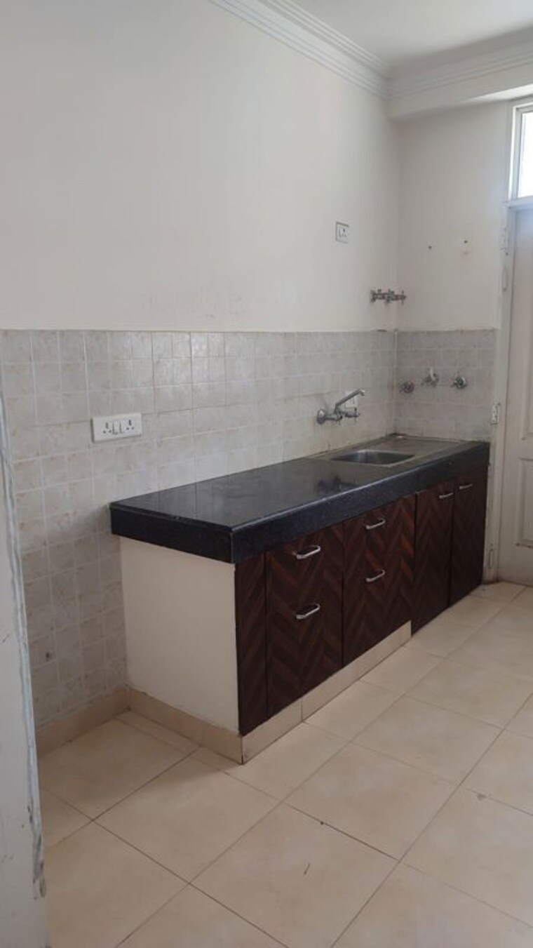 Kitchen, eldeco-city-breeze 3 Bedroom 1500 Sq.Ft. Apartment In Iim Road Lucknow 10439417