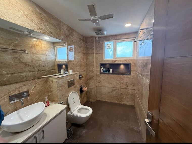 Bathroom, chattarpur 4 Bedroom 2200 Sq.Ft. Builder Floor In Chattarpur Delhi 10439471