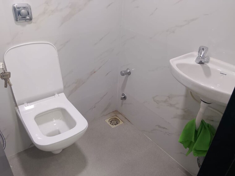 Bathroom, crystal-plaza-andheri-west Commercial Office Space 390 Sq.Ft. In Andheri West Mumbai 10439505