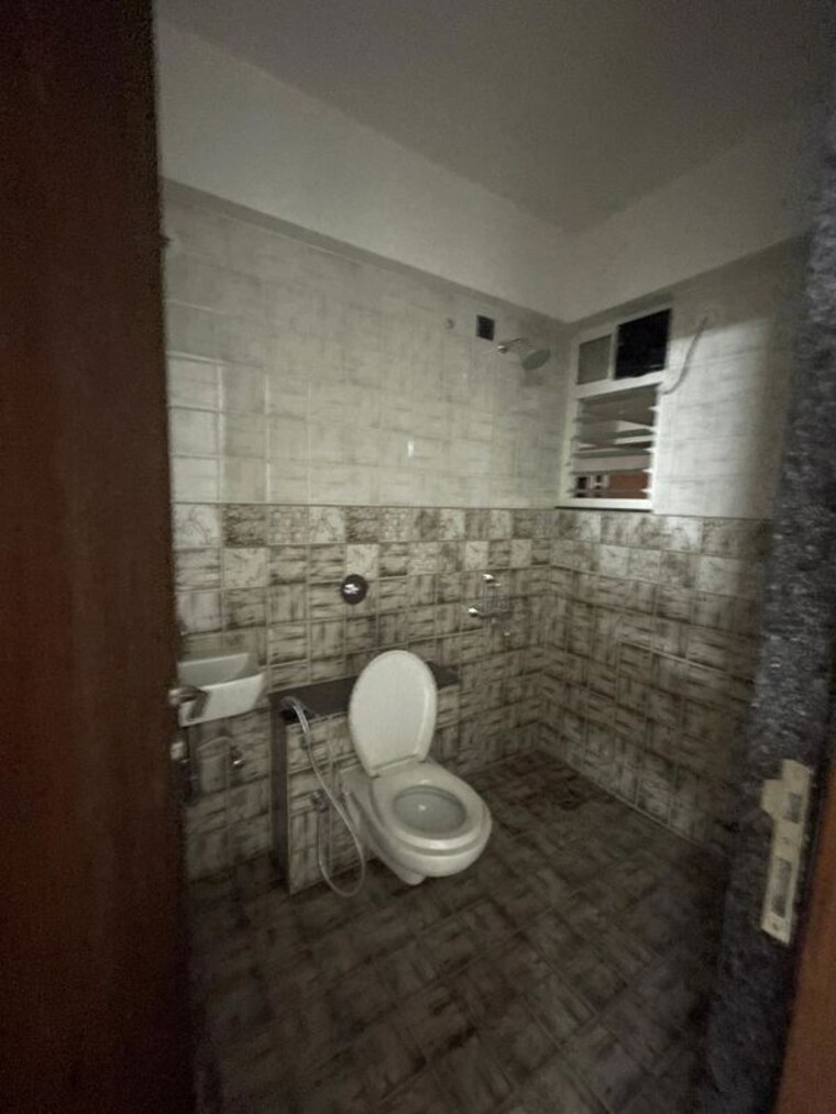 Bathroom, pristine-allure 3 Bedroom 1001 Sq.Ft. Apartment In Kharadi Pune 10439514