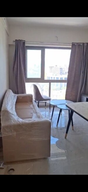 Room in 2 BHK Apartment at Veena Smart Homes, Kandivali West – for Rent