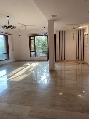 Room in 4 BHK Builder Floor at Chittaranjan Park – for Rent