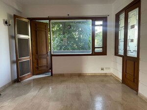 Room in 4 BHK Builder Floor at Chittaranjan Park – for Rent