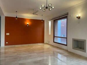 Room in 4 BHK Builder Floor at Chittaranjan Park – for Rent