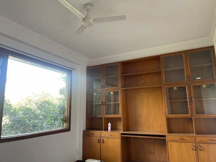 Room, chittaranjan park 4 Bedroom 450 Sq.Yd. Builder Floor In Chittaranjan Park Delhi 10439618