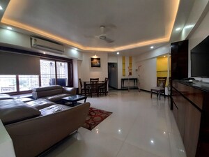 2 BHK Apartment For Rent in Sai Baba Complex Goregaon, Goregaon East