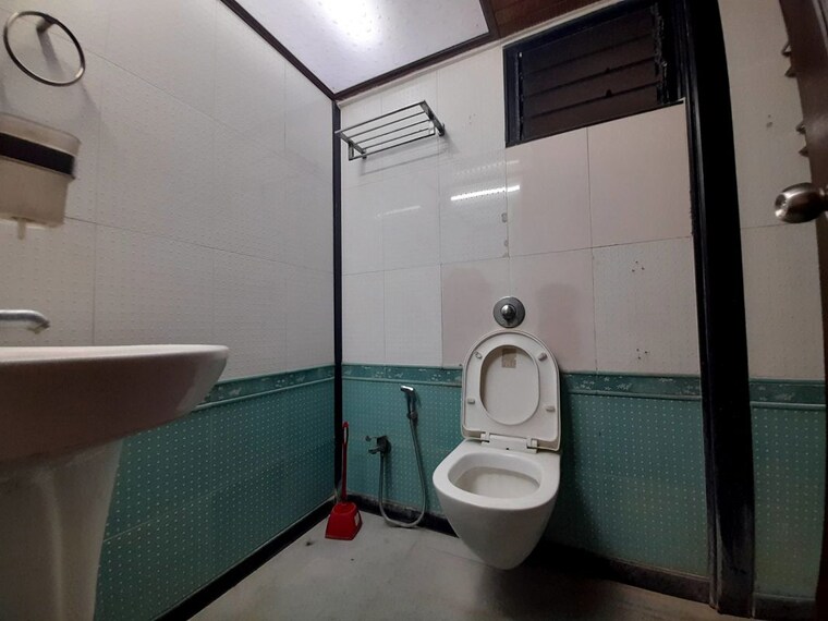 Bathroom, sai-baba-complex-goregaon 2 Bedroom 1050 Sq.Ft. Apartment In Goregaon East Mumbai 10439632