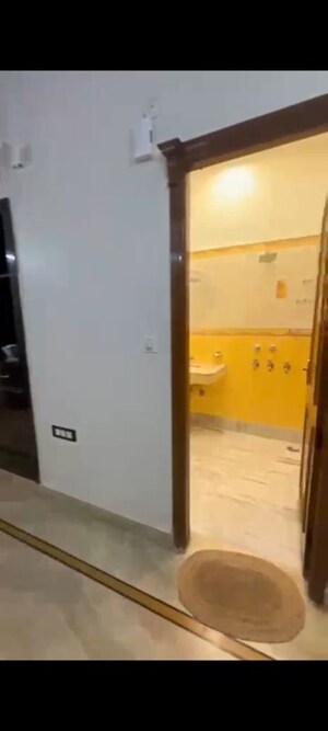Room in 2 BHK Builder Floor at Pitampura – for Rent