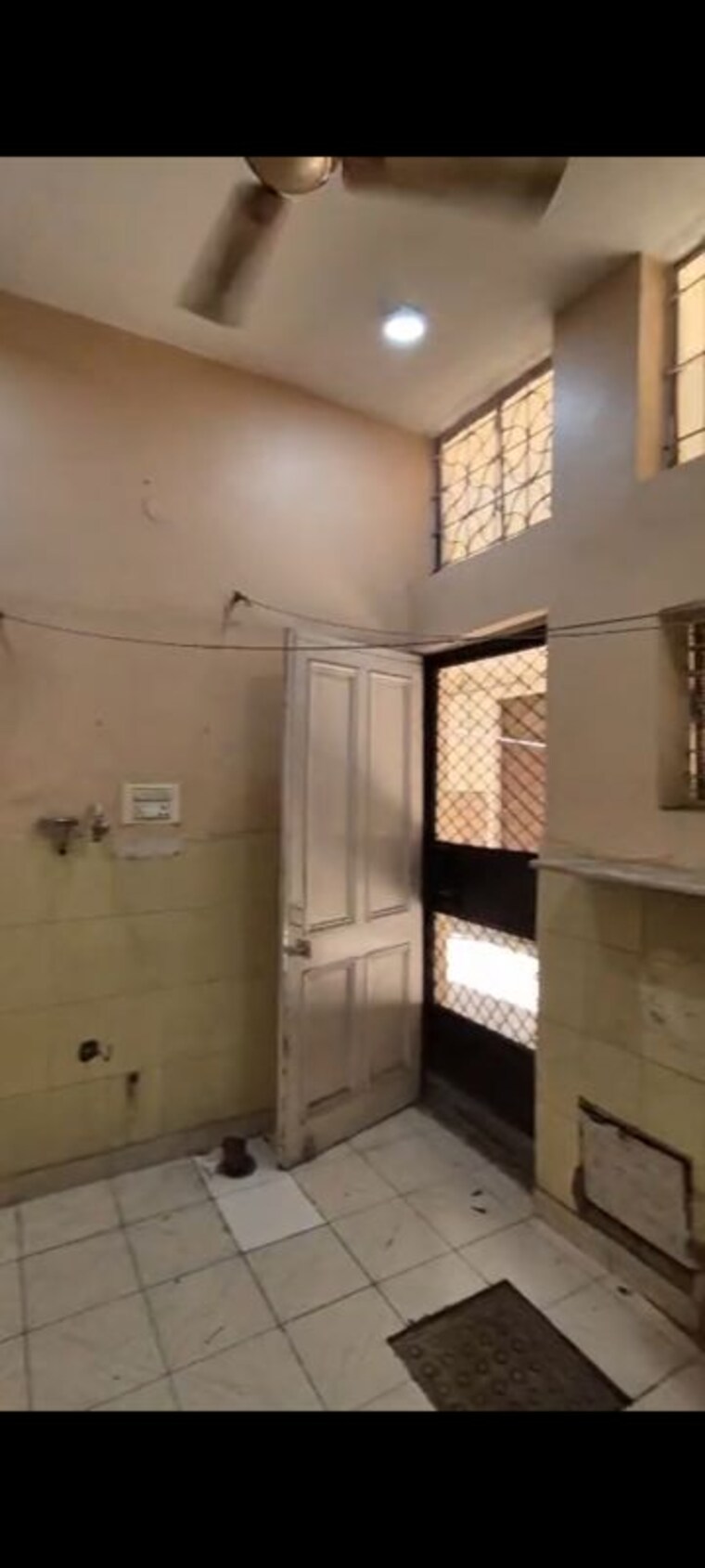 Bathroom, pitampura 2 Bedroom 1000 Sq.Ft. Builder Floor In Pitampura Delhi 10439753