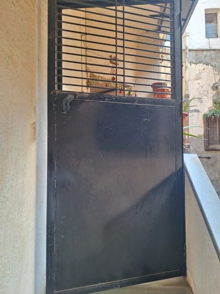 Balcony, vasant baug society 2 Bedroom 1000 Sq.Ft. Apartment In Vasant Baug Society Pune 10439834