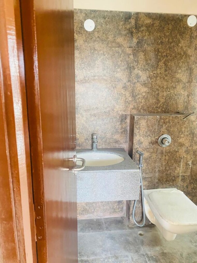 Bathroom, rishi-pranaya-phase-i 2 Bedroom 972 Sq.Ft. Apartment In Rajarhat New Town Kolkata 10439825