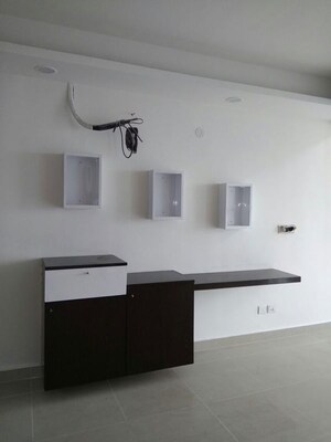 Room in 5 BHK Apartment at Aliens Space Station 1 Cassini, Tellapur – for Rent