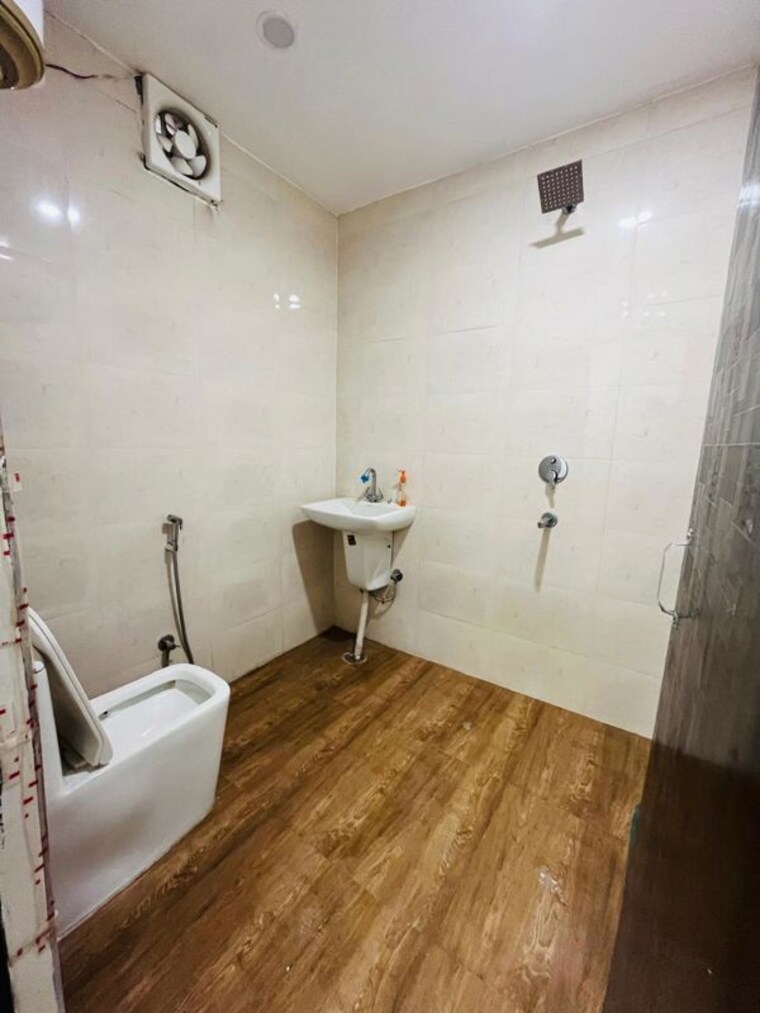 Bathroom, chattarpur 1 Bedroom 450 Sq.Ft. Builder Floor In Chattarpur Delhi 10439953