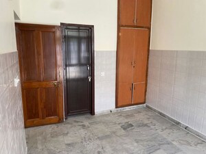 Room in 3 BHK Villa at Maulviganj – for Rent
