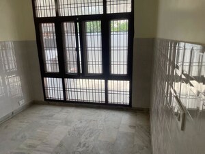 Room in 3 BHK Villa at Maulviganj – for Rent