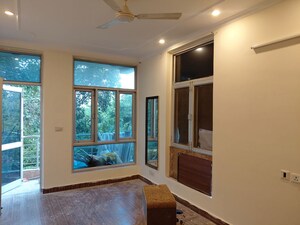 Room in 3 BHK Apartment at Vasant Kunj – for Rent