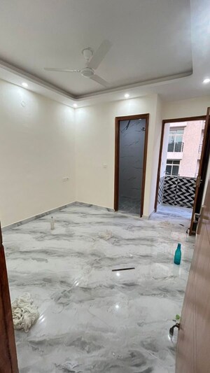 Room in 2 BHK Apartment at Chattarpur – for Rent