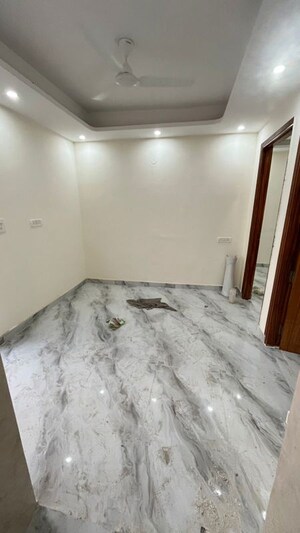 Room in 2 BHK Apartment at Chattarpur – for Rent