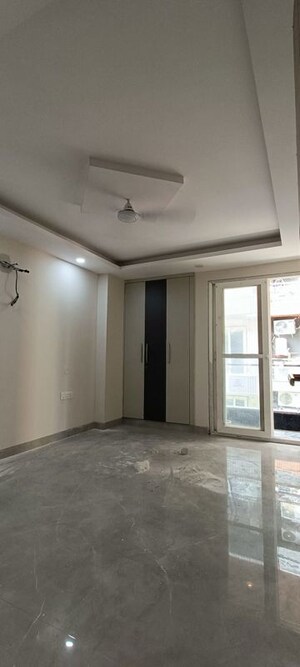 Room in 3 BHK Apartment at Chattarpur – for Rent