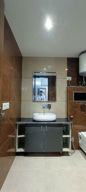 Furnished Amenities in 3 BHK Apartment at Chattarpur – for Rent