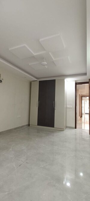 Room in 3 BHK Apartment at Chattarpur – for Rent