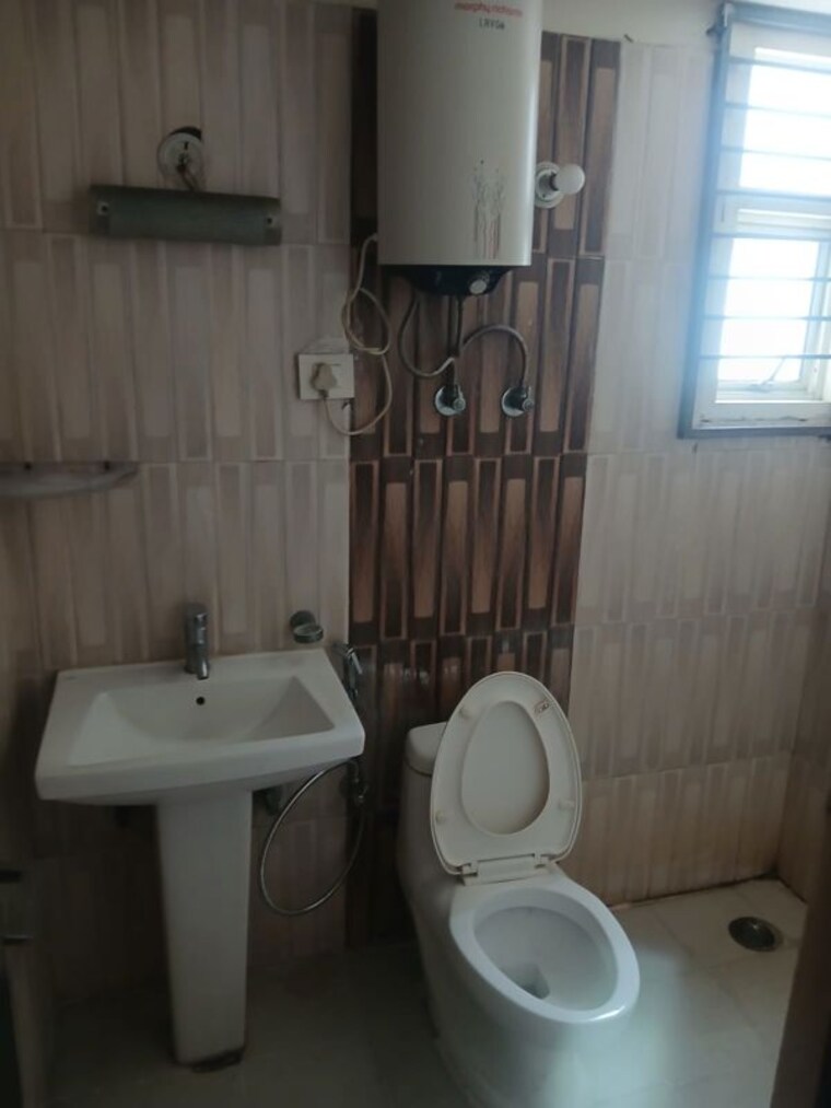 Bathroom, supertech-czar-suites 2 Bedroom 1150 Sq.Ft. Apartment In Omicron I Greater Noida Greater Noida 10440436