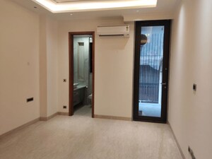 Room in 1 BHK Builder Floor at Capital Royal Casa, Gms Road – for Rent