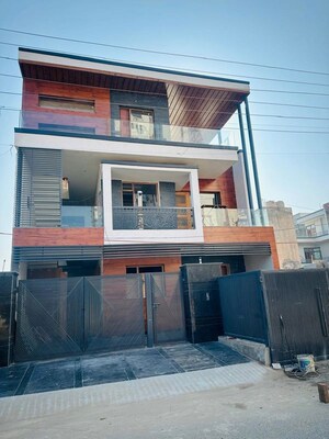 6+ BHK Independent House For Sale in Sunny Enclave